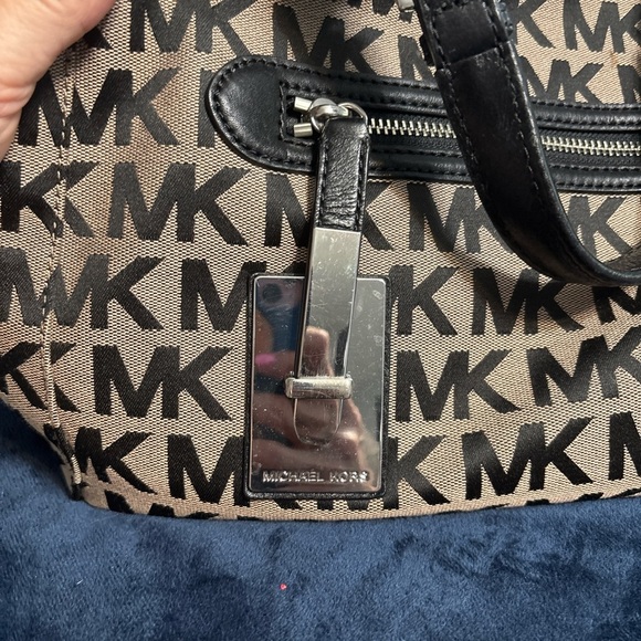 Michael Kors MK Signature Satchel Bag Beige & Black - Picture 2 of 4
